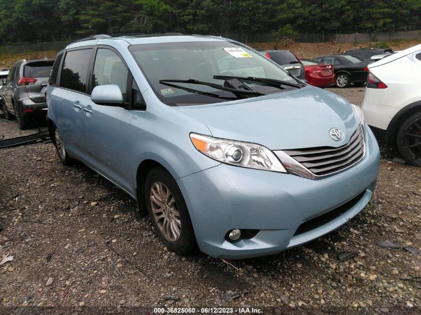 TOYOTA SIENNA