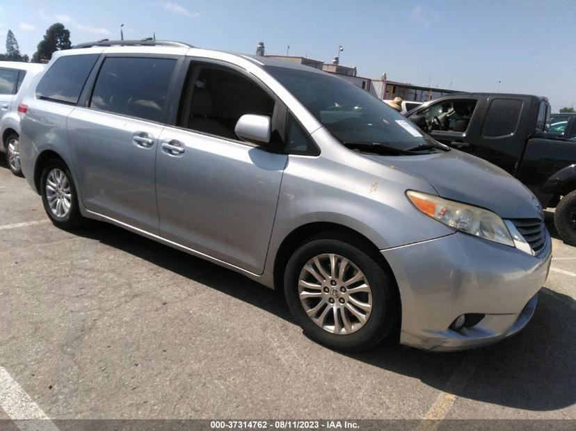 TOYOTA SIENNA