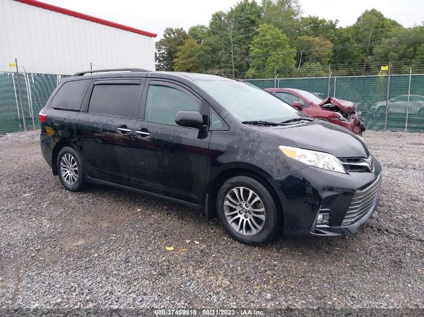 TOYOTA SIENNA