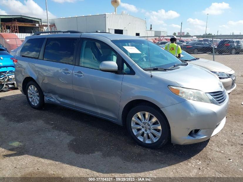 TOYOTA SIENNA