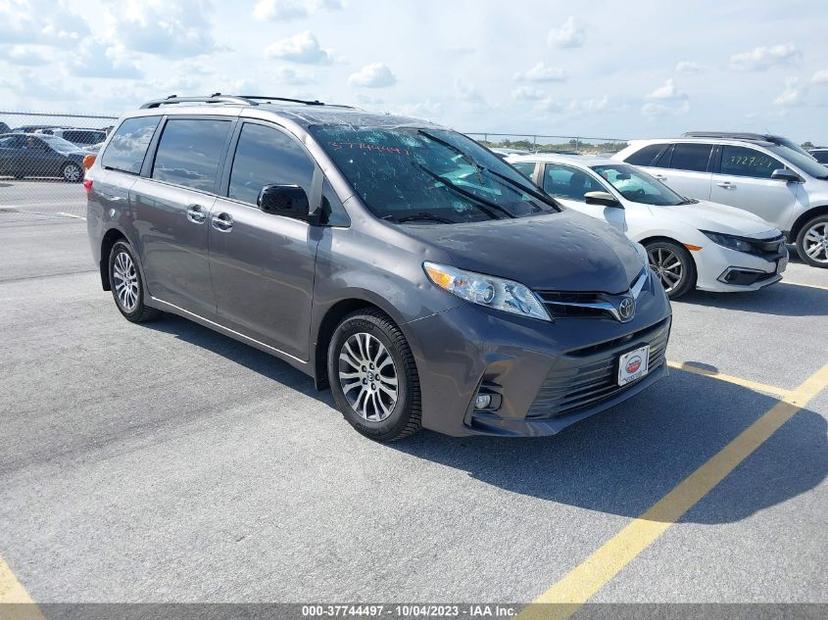 TOYOTA SIENNA