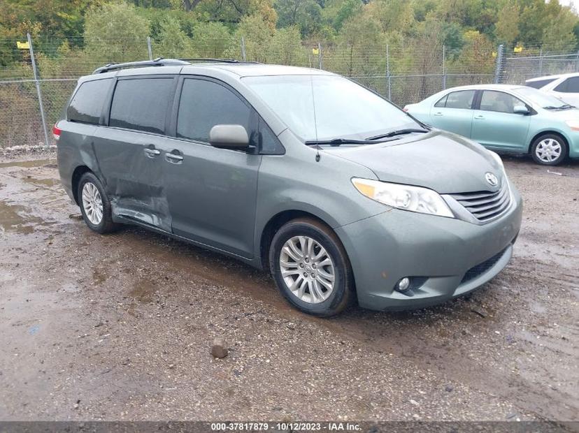 TOYOTA SIENNA