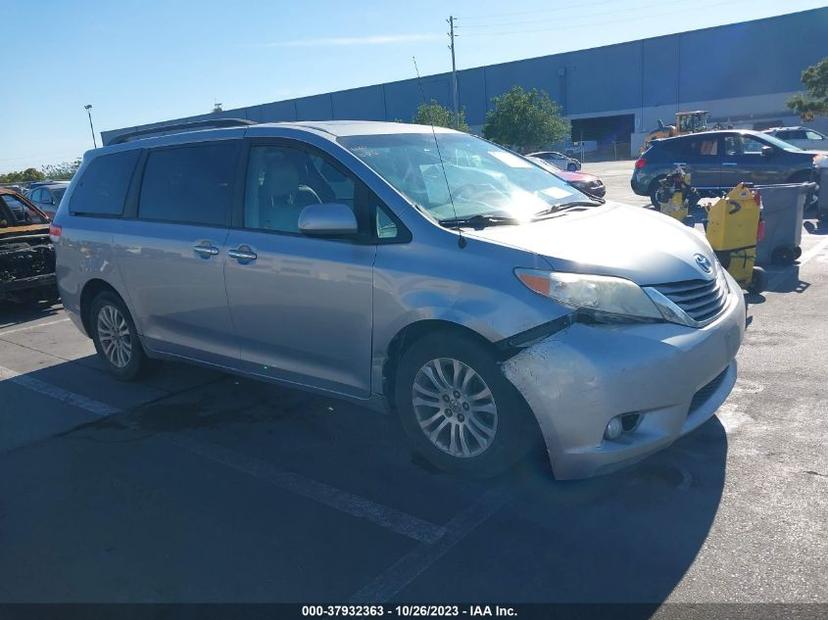 TOYOTA SIENNA