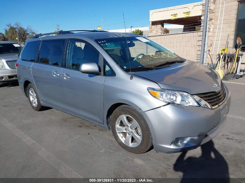 TOYOTA SIENNA