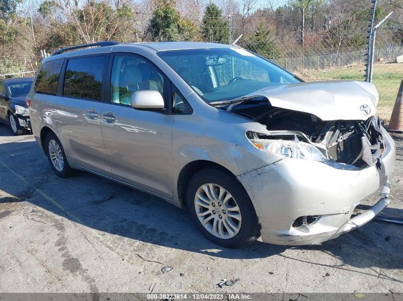 TOYOTA SIENNA