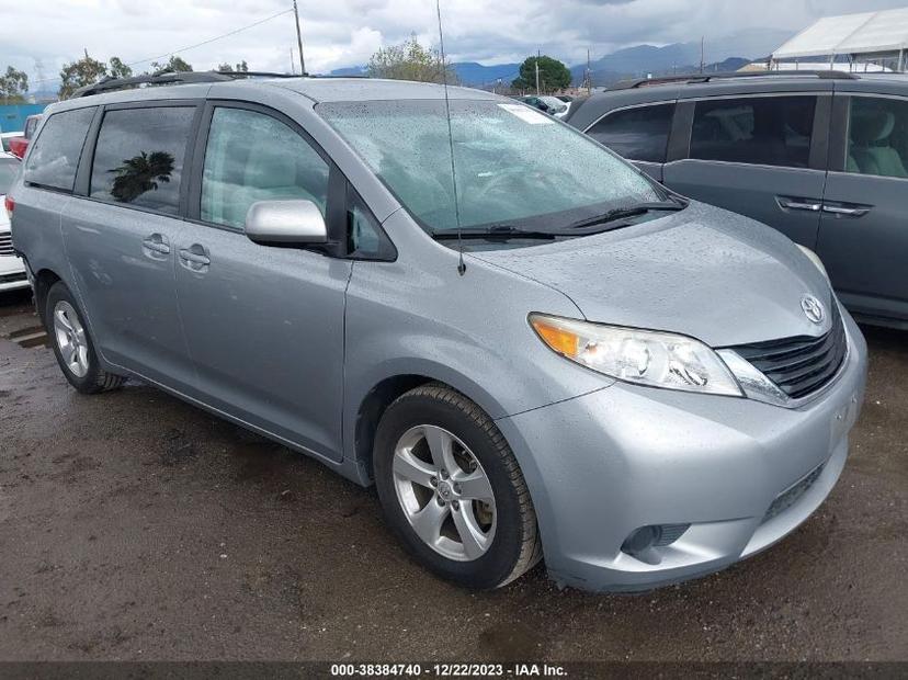 TOYOTA SIENNA