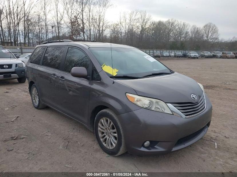 TOYOTA SIENNA