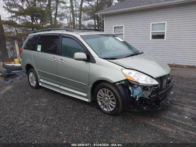 TOYOTA SIENNA