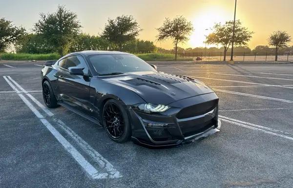 FORD MUSTANG