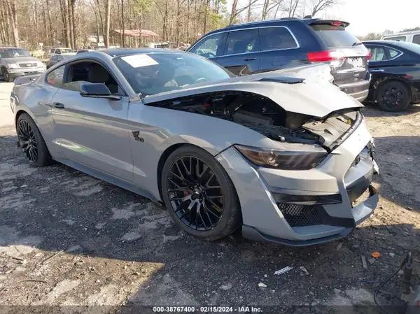 FORD MUSTANG