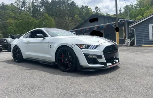 FORD MUSTANG