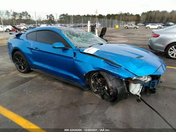 FORD MUSTANG