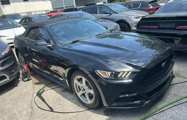 FORD MUSTANG