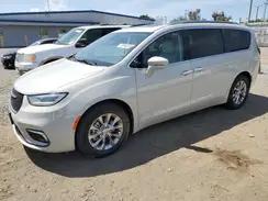 CHRYSLER PACIFICA