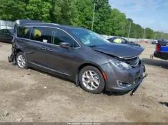CHRYSLER PACIFICA