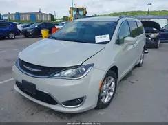 CHRYSLER PACIFICA