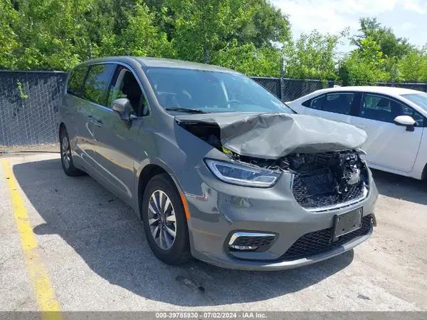 CHRYSLER PACIFICA