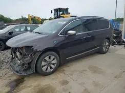 CHRYSLER PACIFICA