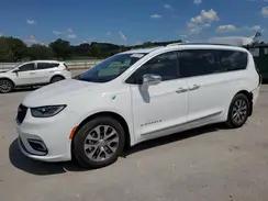 CHRYSLER PACIFICA