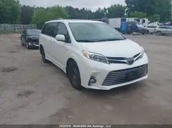 TOYOTA SIENNA