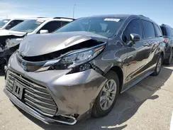 TOYOTA SIENNA