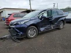 TOYOTA SIENNA