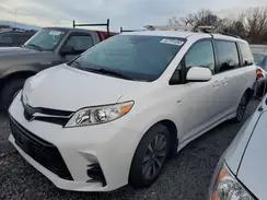 TOYOTA SIENNA