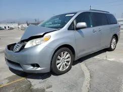 TOYOTA SIENNA