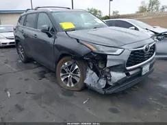 TOYOTA HIGHLANDER