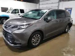 TOYOTA SIENNA