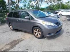 TOYOTA SIENNA