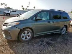 TOYOTA SIENNA