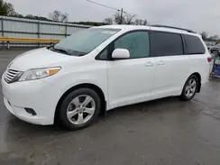 TOYOTA SIENNA