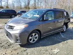 TOYOTA SIENNA