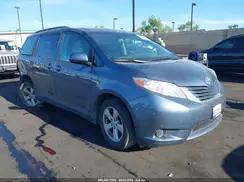 TOYOTA SIENNA