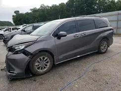 TOYOTA SIENNA