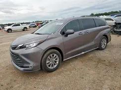 TOYOTA SIENNA