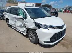 TOYOTA SIENNA