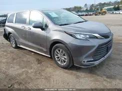 TOYOTA SIENNA