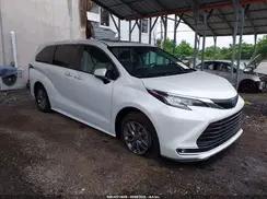 TOYOTA SIENNA
