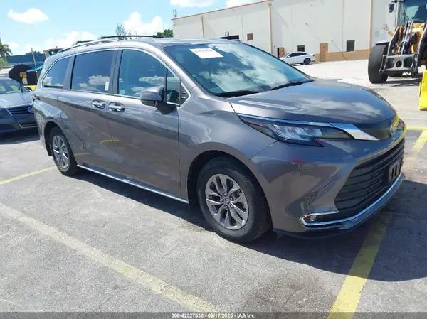 TOYOTA SIENNA