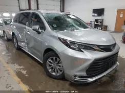 TOYOTA SIENNA