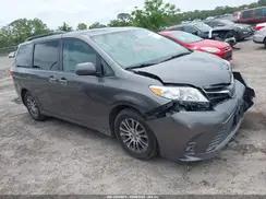 TOYOTA SIENNA