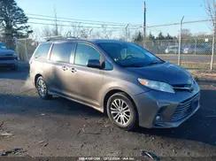 TOYOTA SIENNA