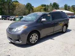 TOYOTA SIENNA