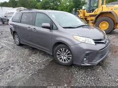 TOYOTA SIENNA