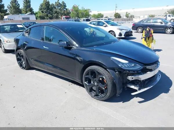 TESLA MODEL 3