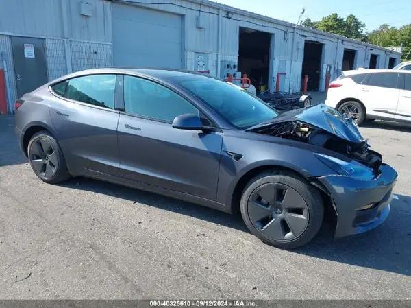 TESLA MODEL 3