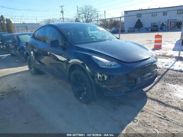 TESLA MODEL Y