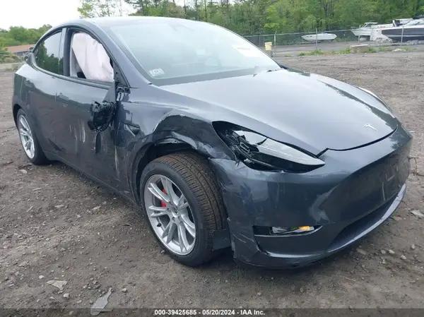 TESLA MODEL Y